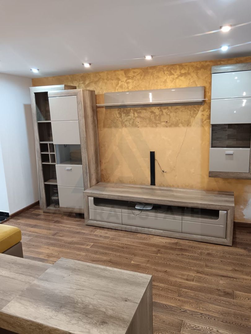 Casa individuala cu 6 camere garaj 22 mp si 650 mp teren in Piata Cluj