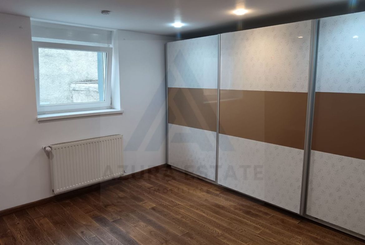 Casa individuala cu 6 camere garaj 22 mp si 650 mp teren in Piata Cluj