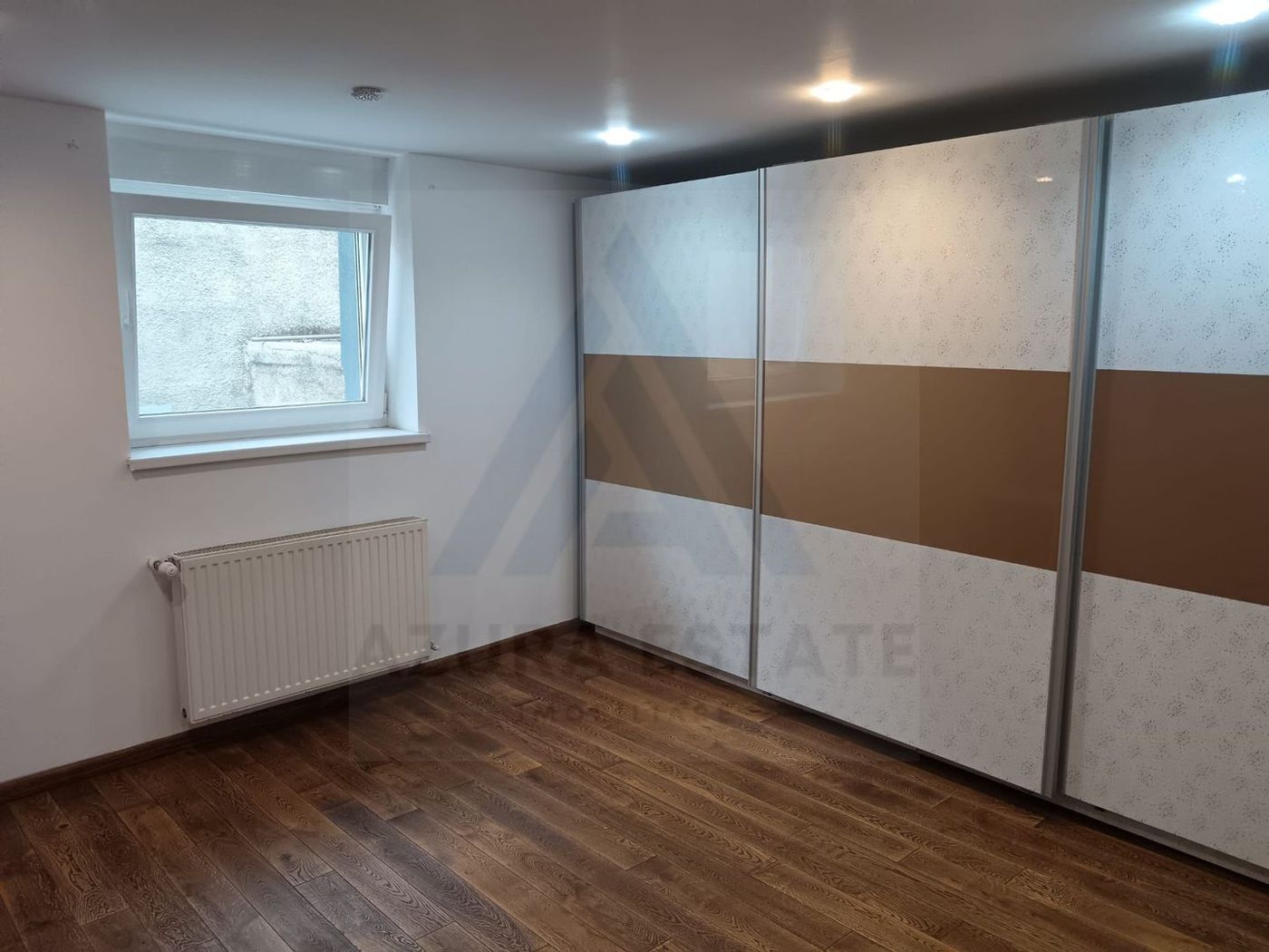 Casa individuala cu 6 camere garaj 22 mp si 650 mp teren in Piata Cluj