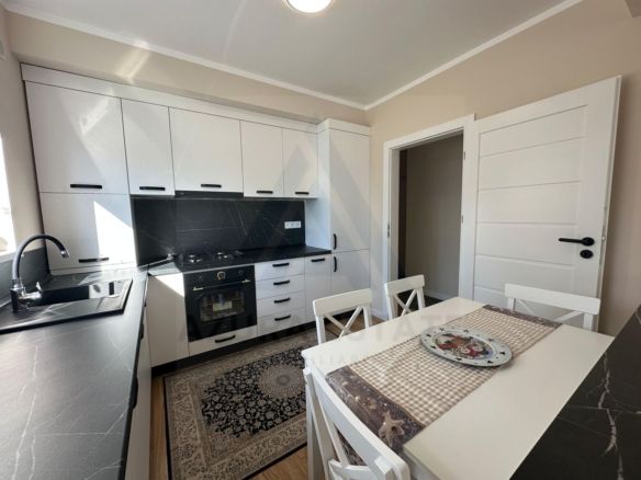 Apartament ultrafinisat 2 camere balcon 7.5 mp si parcare in Cristian