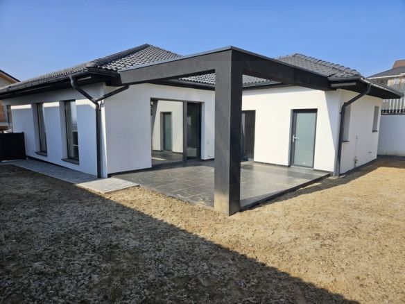 Casa individuala pe un singur nivel 123 mp teren 390 mp in Sura Mare