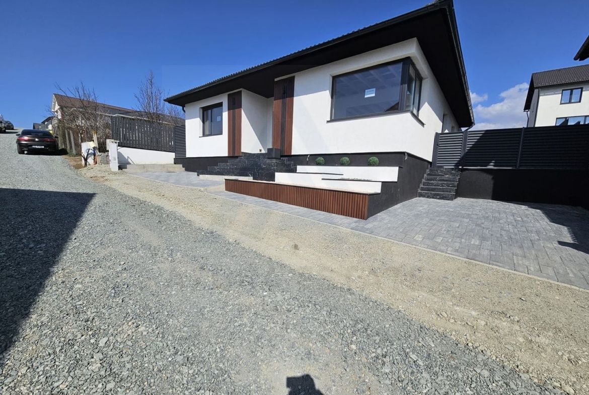 Casa individuala pe un singur nivel 123 mp teren 390 mp in Sura Mare