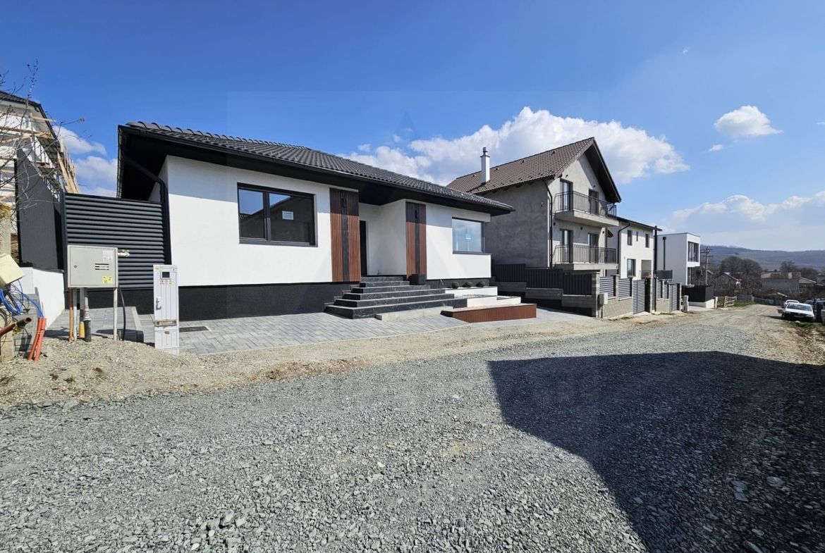 Casa individuala pe un singur nivel 123 mp teren 390 mp in Sura Mare