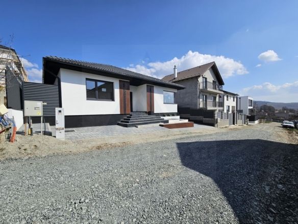 Casa individuala pe un singur nivel 123 mp teren 390 mp in Sura Mare