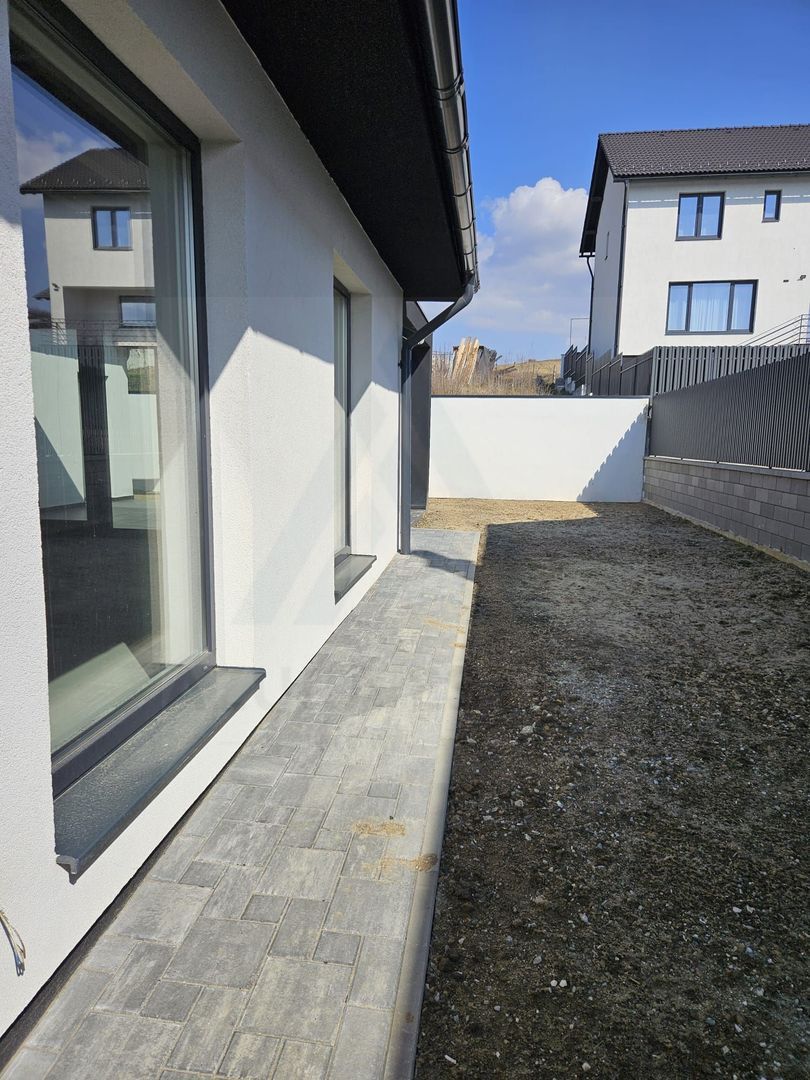 Casa individuala pe un singur nivel 123 mp teren 390 mp in Sura Mare