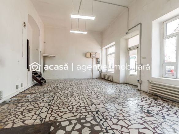 REZERVAT! Spatiu comercial ,cu vitrina de  in zona Boul Rosu.