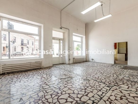 REZERVAT! Spatiu comercial ,cu vitrina de  in zona Boul Rosu.