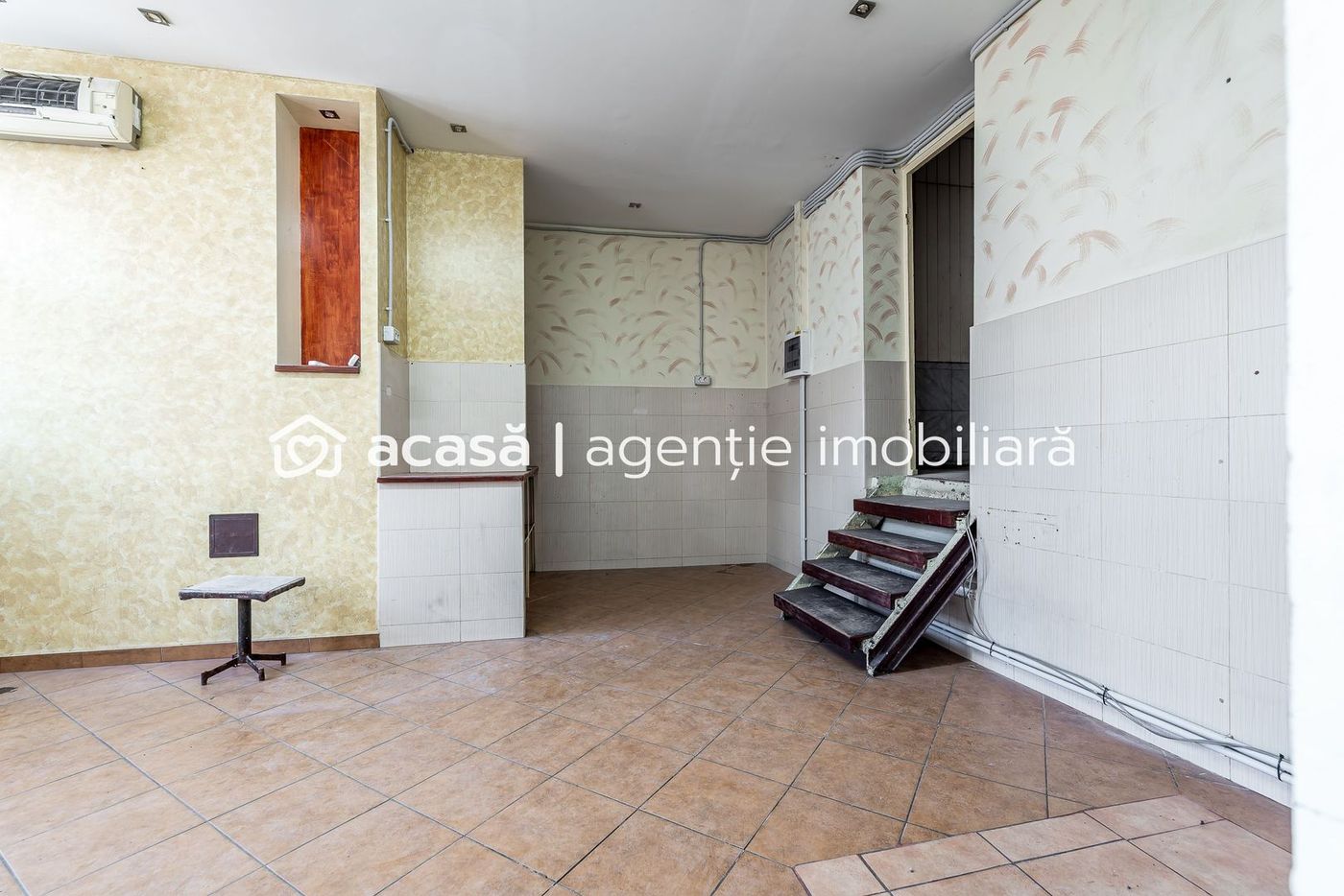 Spatiu comercial ,cu vitrina de  in zona Boul Rosu.