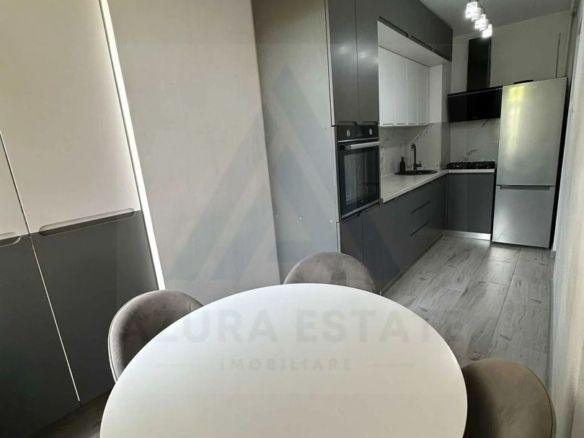 Apartament modern 2 camere etaj 1 balcon 6mp în Cartierul Ștrand I