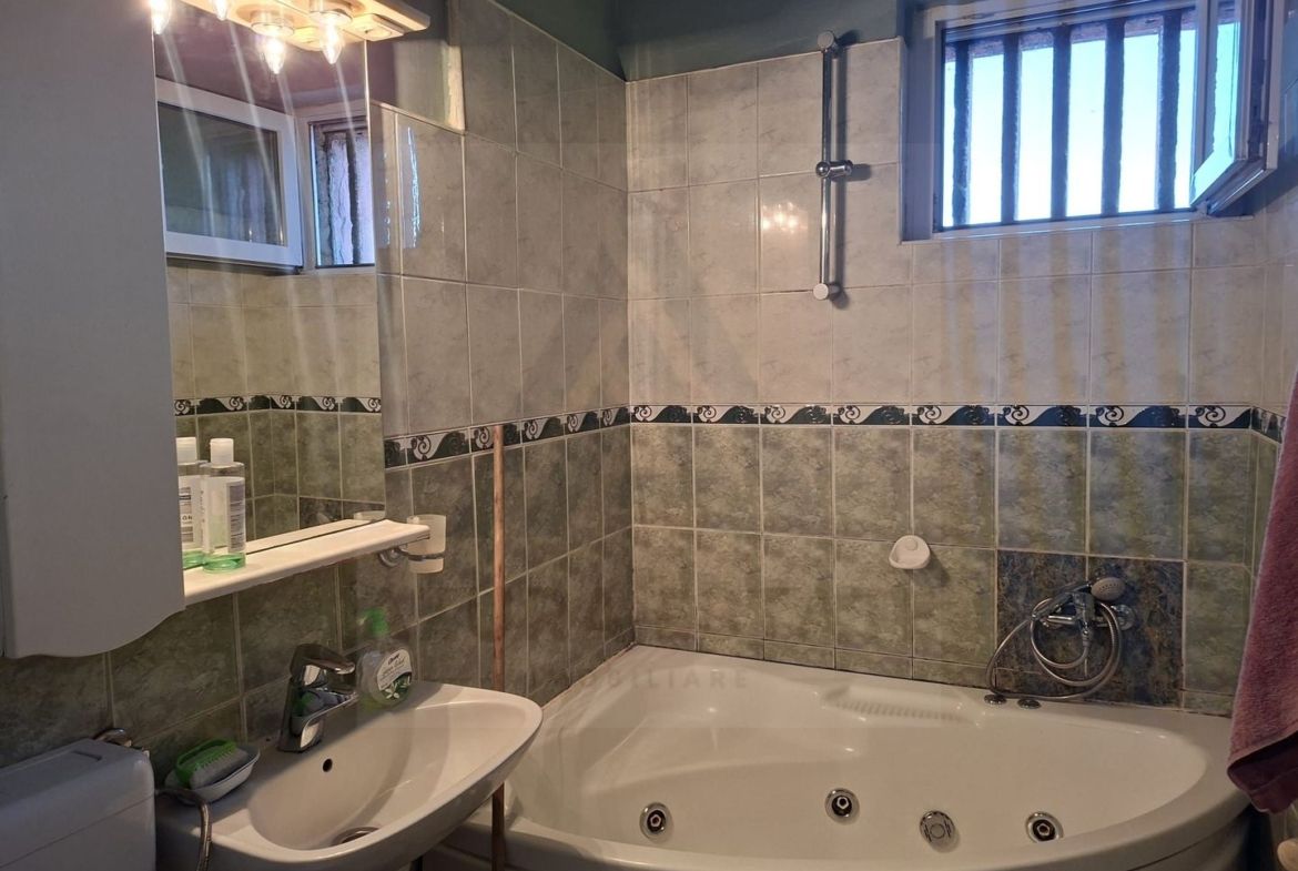 Apartament 3 camere 72 mp utili etaj 2 si balcon in Terezian