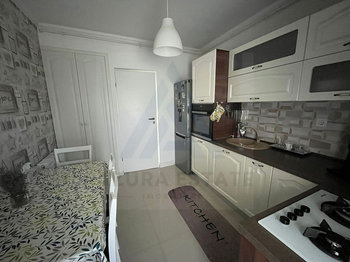 Apartament 3 camere 2 bai 2 balcoane si parcare subterana in Turnisor