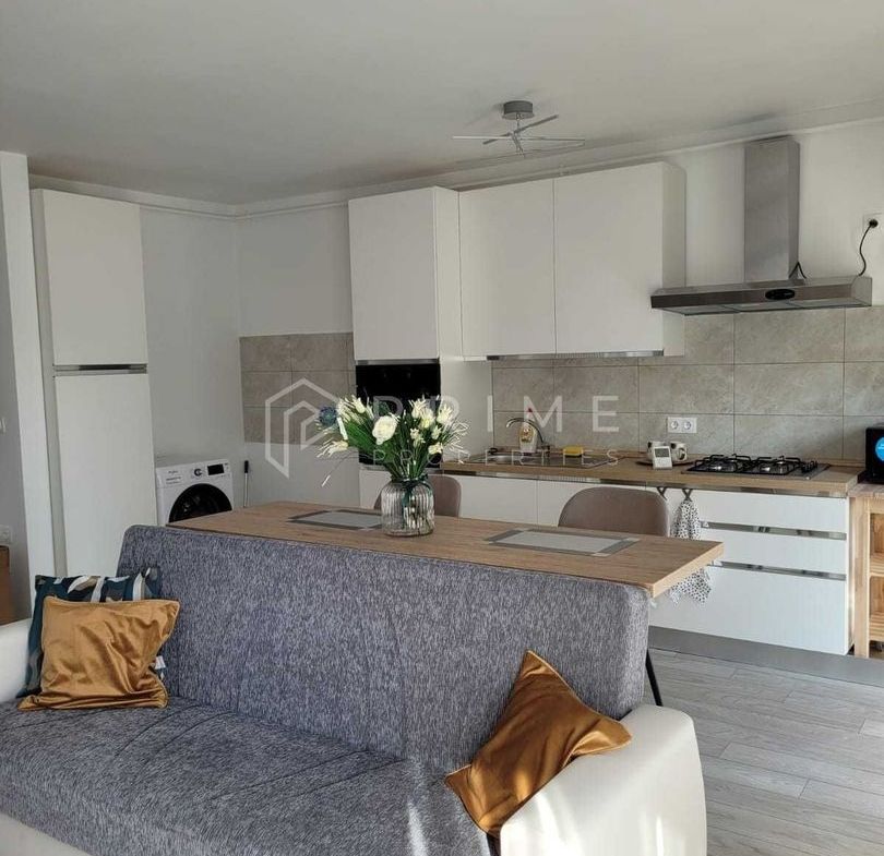 Apartament cu 2 camere de închiriat, cu parcare și boxă – Maurer