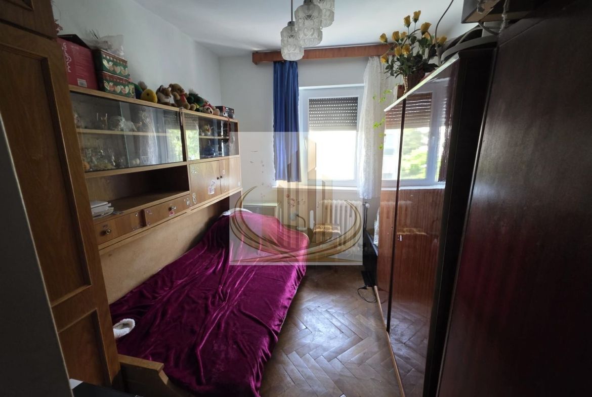 Apartament 4 camere în zona Dacia