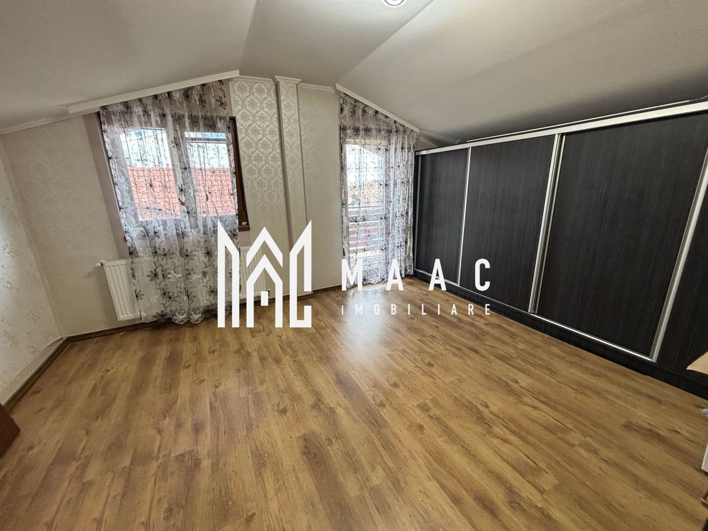 Casă 5 camere | 220 mpu | Cartierul Arhitectilor-Sibiu