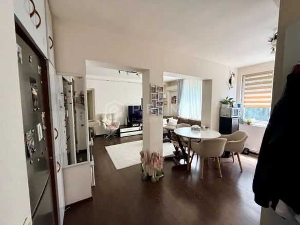 Apartament cu 3 camere – Cartier Cornișa, Strada Victor Babeș