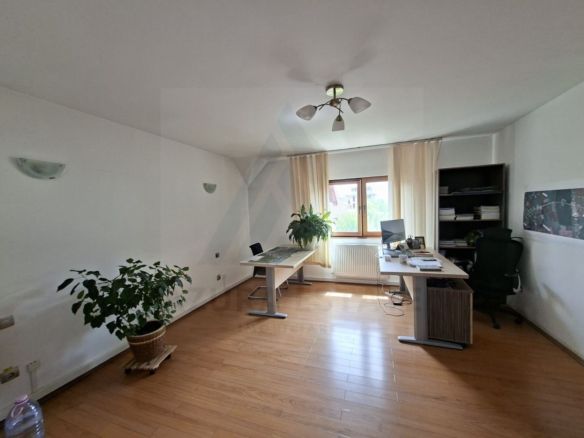 Spatiu birouri casa individuala curte proprie 9 birouri Selimbar