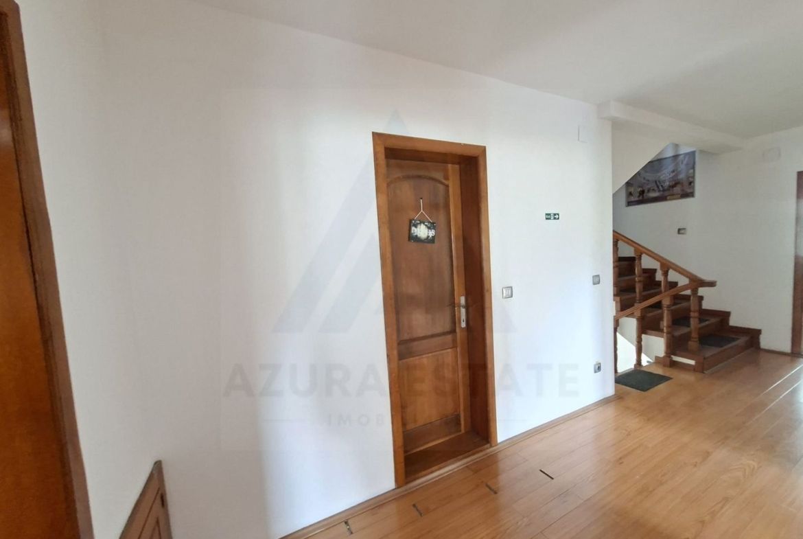 Spatiu birouri casa individuala curte proprie 9 birouri Selimbar