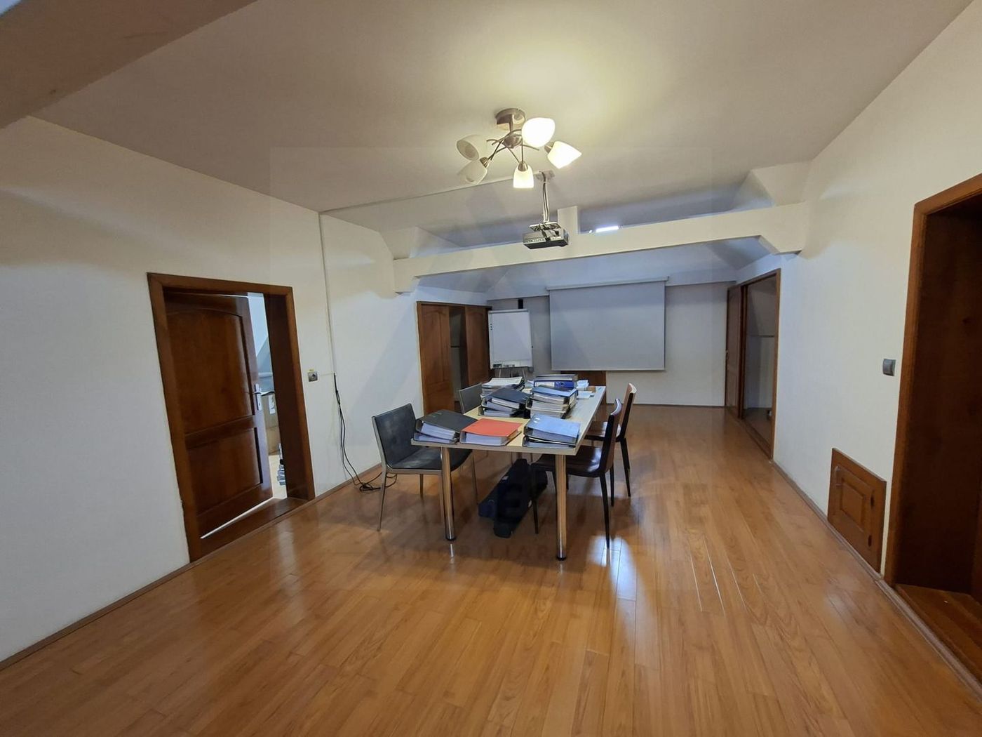 anBn-24721 Spatiu birouri casa individuala curte proprie 9 birouri Selimbar