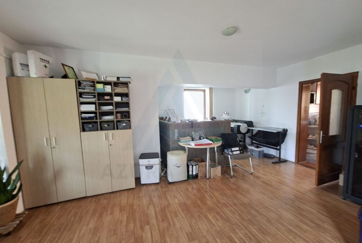 Spatiu birouri casa individuala curte proprie 9 birouri Selimbar