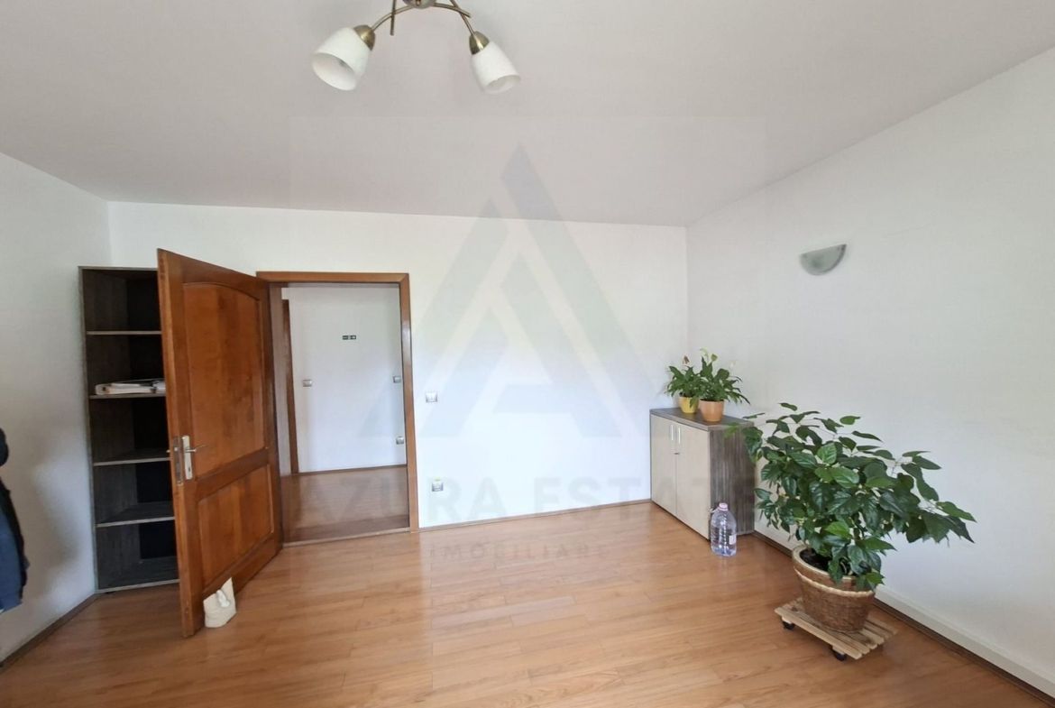 Spatiu birouri casa individuala curte proprie 9 birouri Selimbar