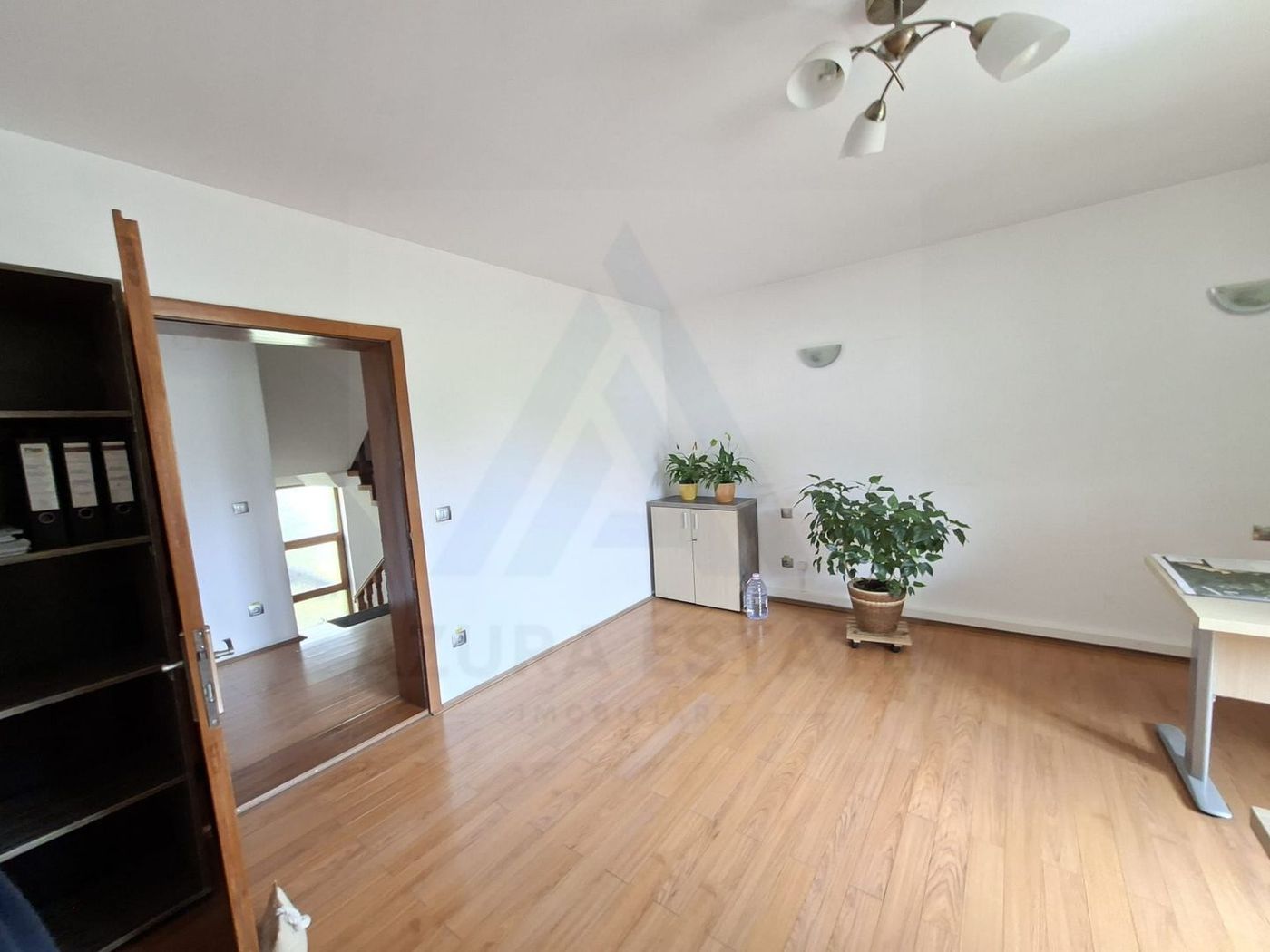 anBn-24725 Spatiu birouri casa individuala curte proprie 9 birouri Selimbar