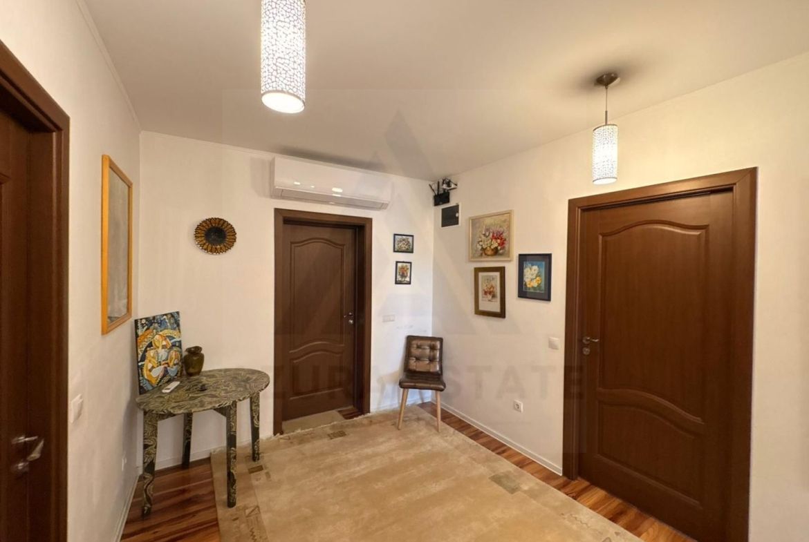 Casă versatila intretinuta 143 mp utili 5 camere 3 bai pivnita Lazaret