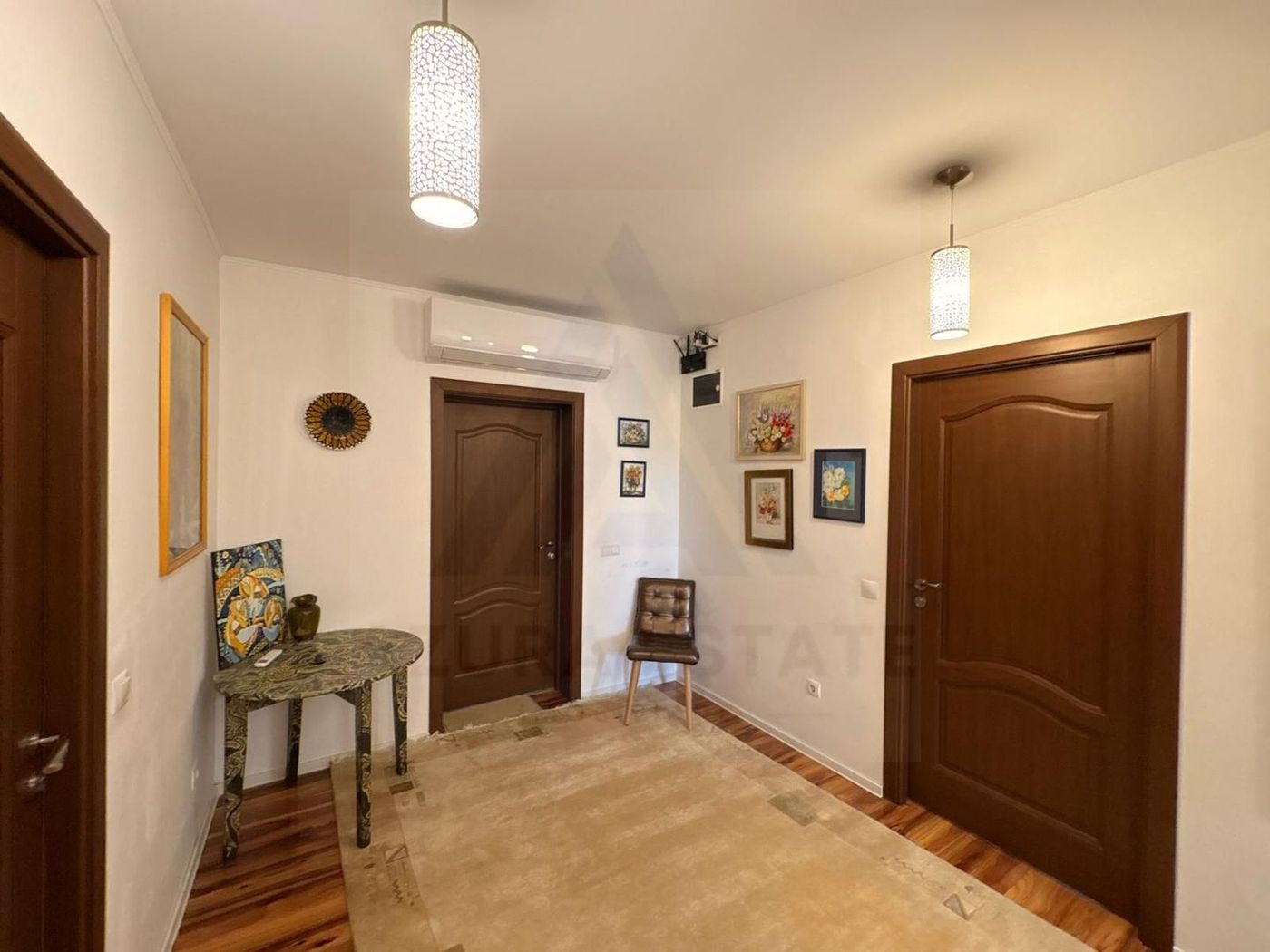 Casă versatila intretinuta 143 mp utili 5 camere 3 bai pivnita Lazaret