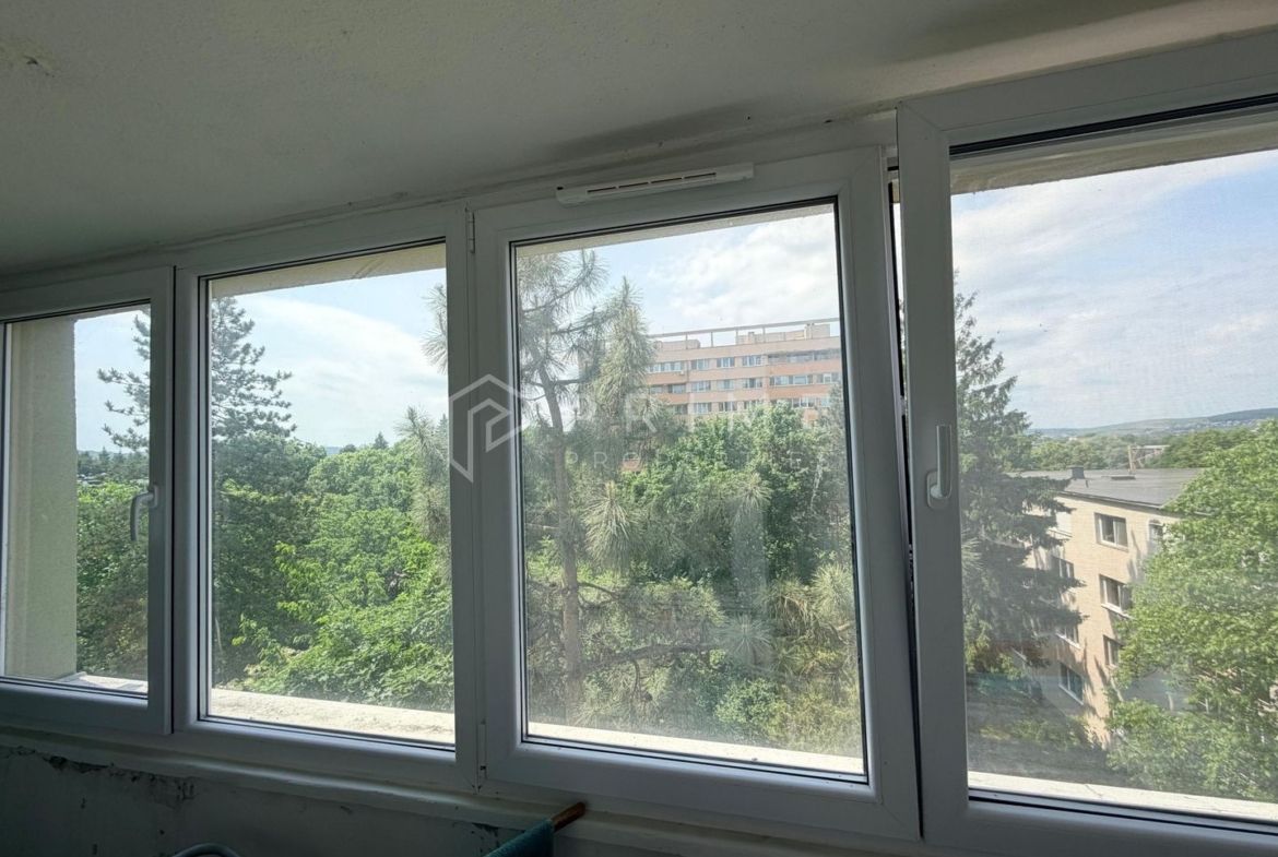 Apartament 2 camere, Decomandat| Potențial de renovare| Orientare Sud