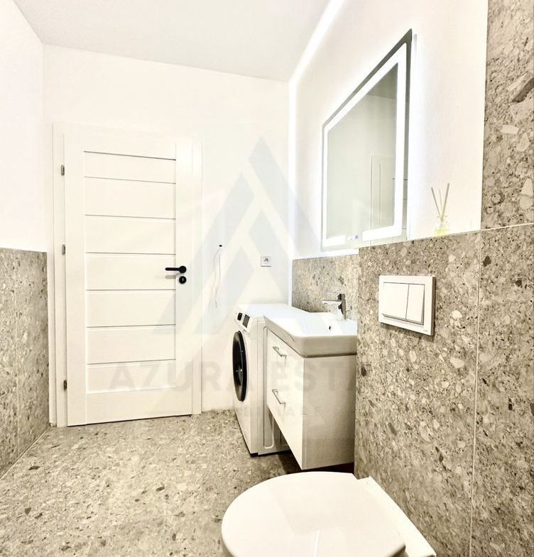 Apartament ultrafinisat 2 camere balcon 7.5 mp si parcare in Cristian