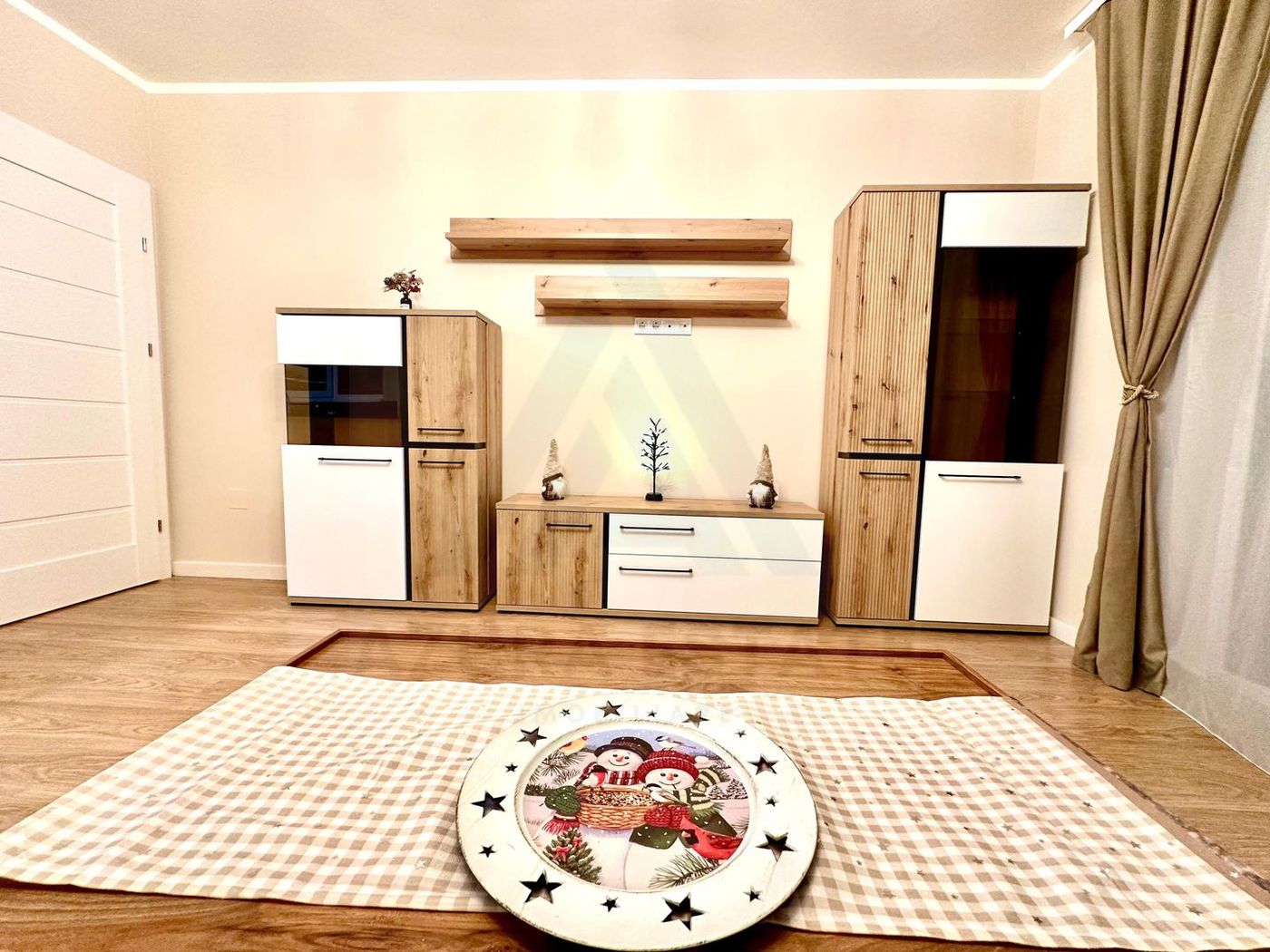Apartament ultrafinisat 2 camere balcon 7.5 mp si parcare in Cristian