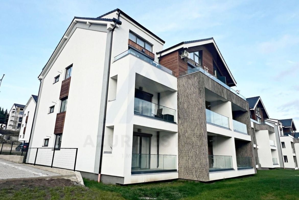 Apartament ultrafinisat 2 camere balcon 7.5 mp si parcare in Cristian