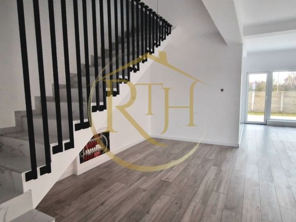 Duplex de vanzare cu 4 camere,2 bai,250 mp teren-Mosnita Veche zona Centrala.
