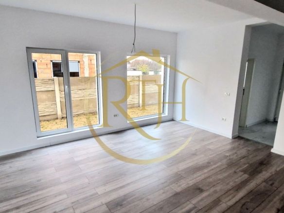 Duplex de vanzare cu 4 camere,2 bai,250 mp teren-Mosnita Veche zona Centrala.