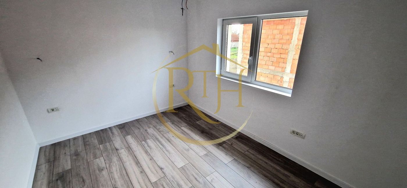 Duplex de vanzare cu 4 camere,2 bai,250 mp teren-Mosnita Veche zona Centrala.