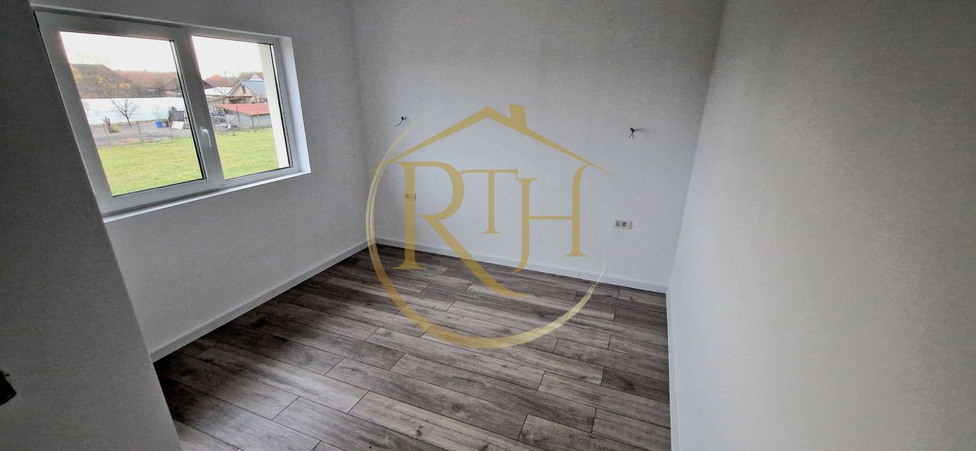 Duplex de vanzare cu 4 camere,2 bai,250 mp teren-Mosnita Veche zona Centrala.