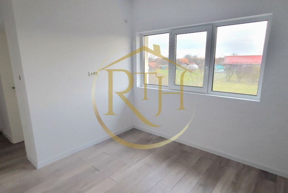 Duplex de vanzare cu 4 camere,2 bai,250 mp teren-Mosnita Veche zona Centrala.