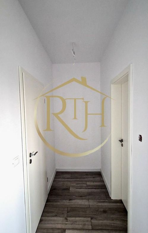 Duplex de vanzare cu 4 camere,2 bai,250 mp teren-Mosnita Veche zona Centrala.