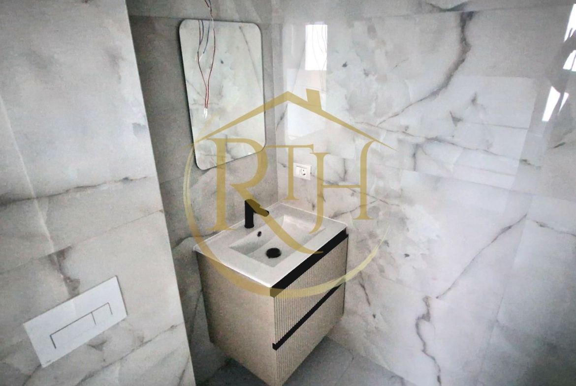 Duplex de vanzare cu 4 camere,2 bai,250 mp teren-Mosnita Veche zona Centrala.