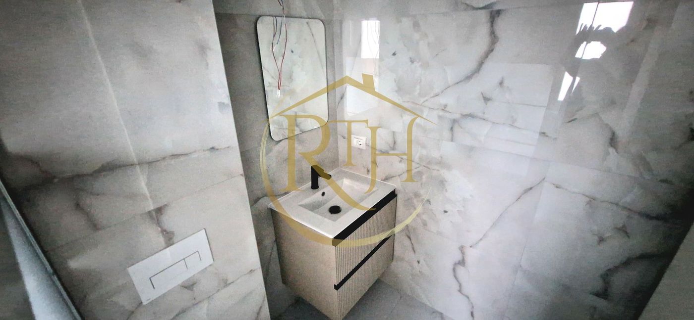 Duplex de vanzare cu 4 camere,2 bai,250 mp teren-Mosnita Veche zona Centrala.