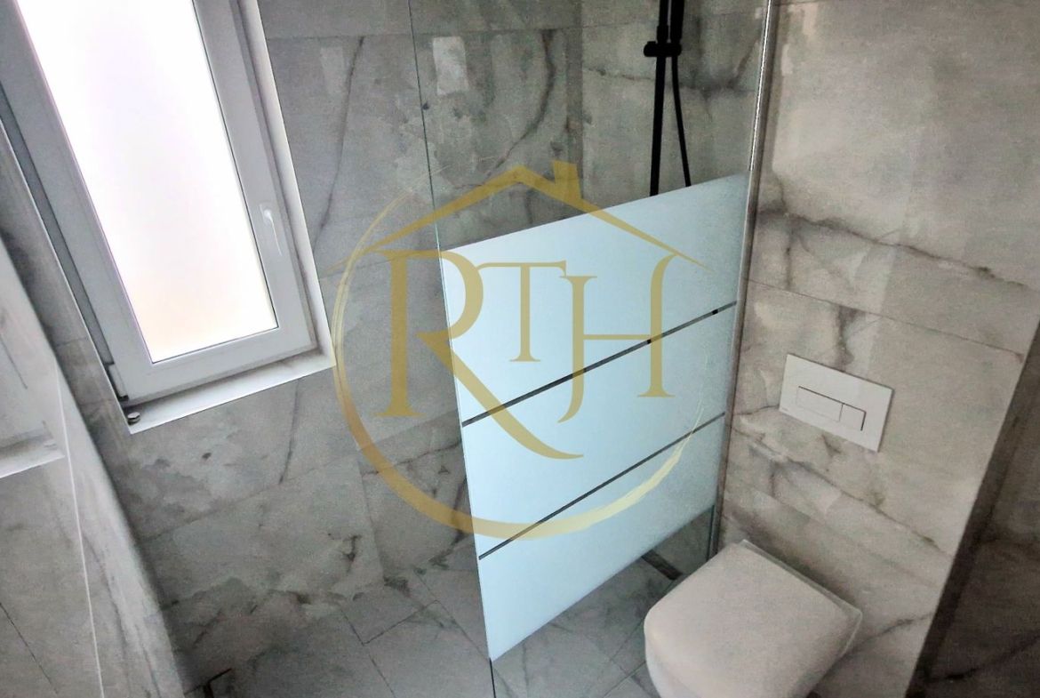 Duplex de vanzare cu 4 camere,2 bai,250 mp teren-Mosnita Veche zona Centrala.