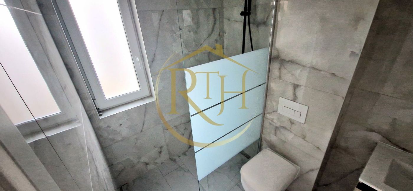 Duplex de vanzare cu 4 camere,2 bai,250 mp teren-Mosnita Veche zona Centrala.