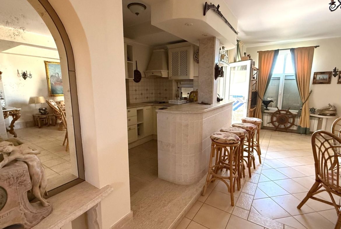 Apartament 4 camere, 101.21 mp, pe plaja Coral Beach – Navodari