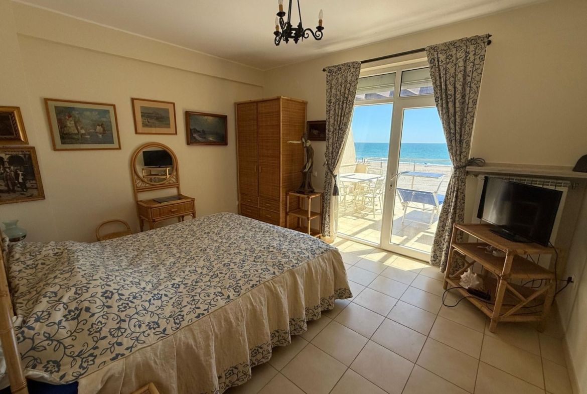 Apartament 4 camere, 101.21 mp, pe plaja Coral Beach – Navodari