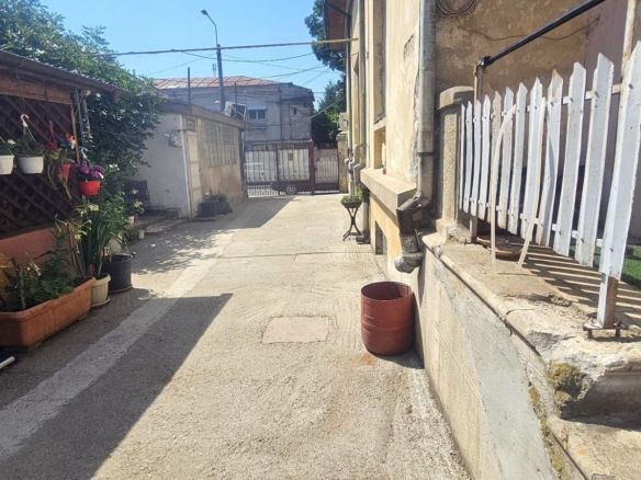 Casa de vanzare – Zona Centru, Strada Garii – 65.000€