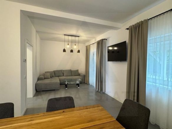 Casa individuala 114 utili 4 camere 2 bai si curte 215 mp in Selimbar