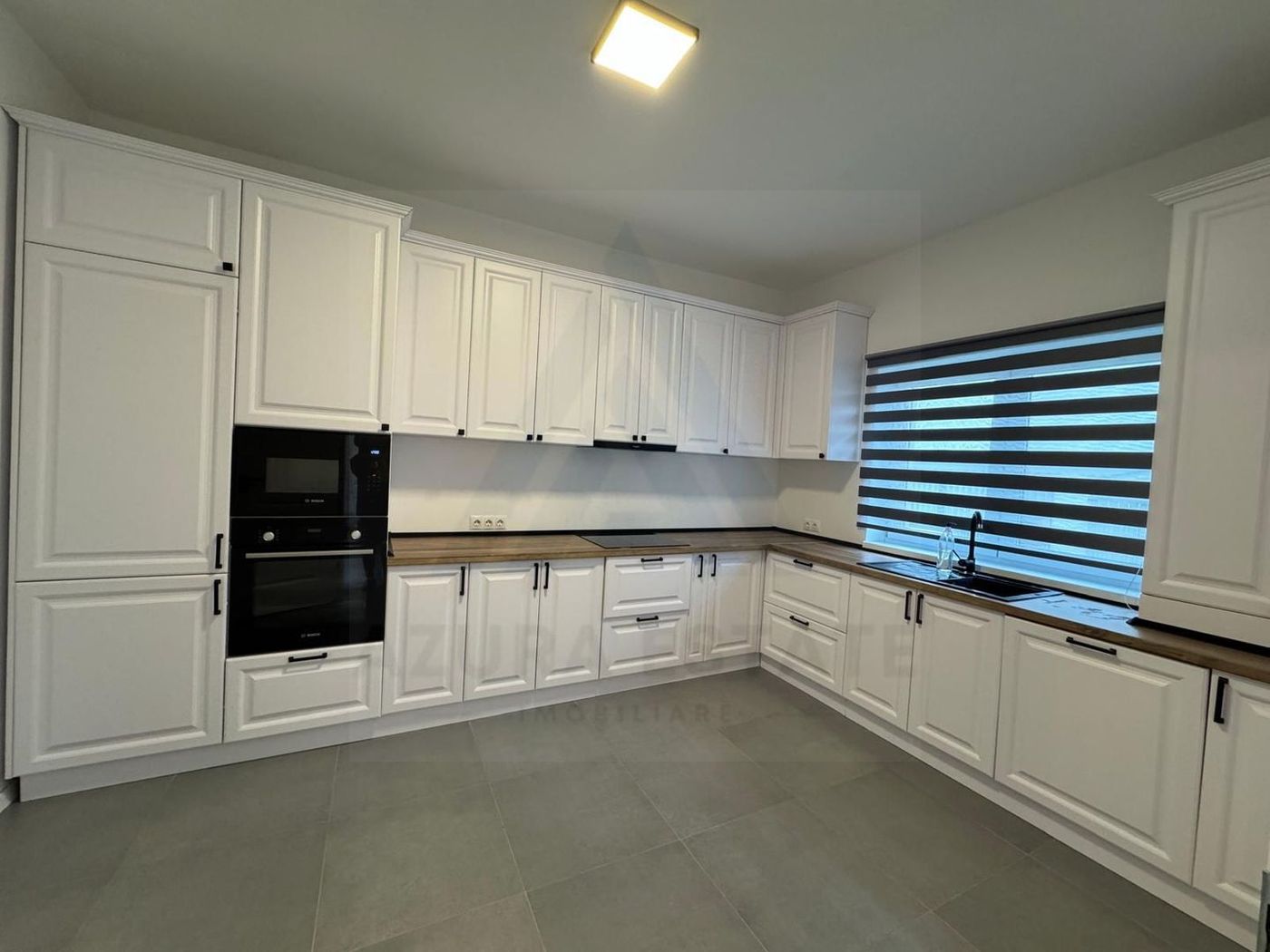 Casa individuala 114 utili 4 camere 2 bai si curte 215 mp in Selimbar