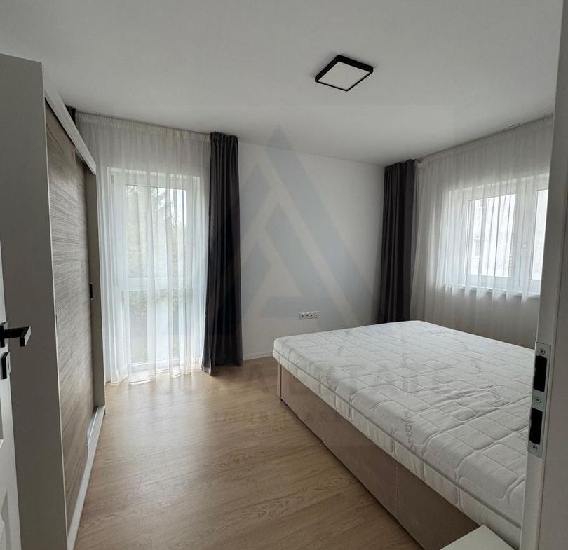 Casa individuala 114 utili 4 camere 2 bai si curte 215 mp in Selimbar