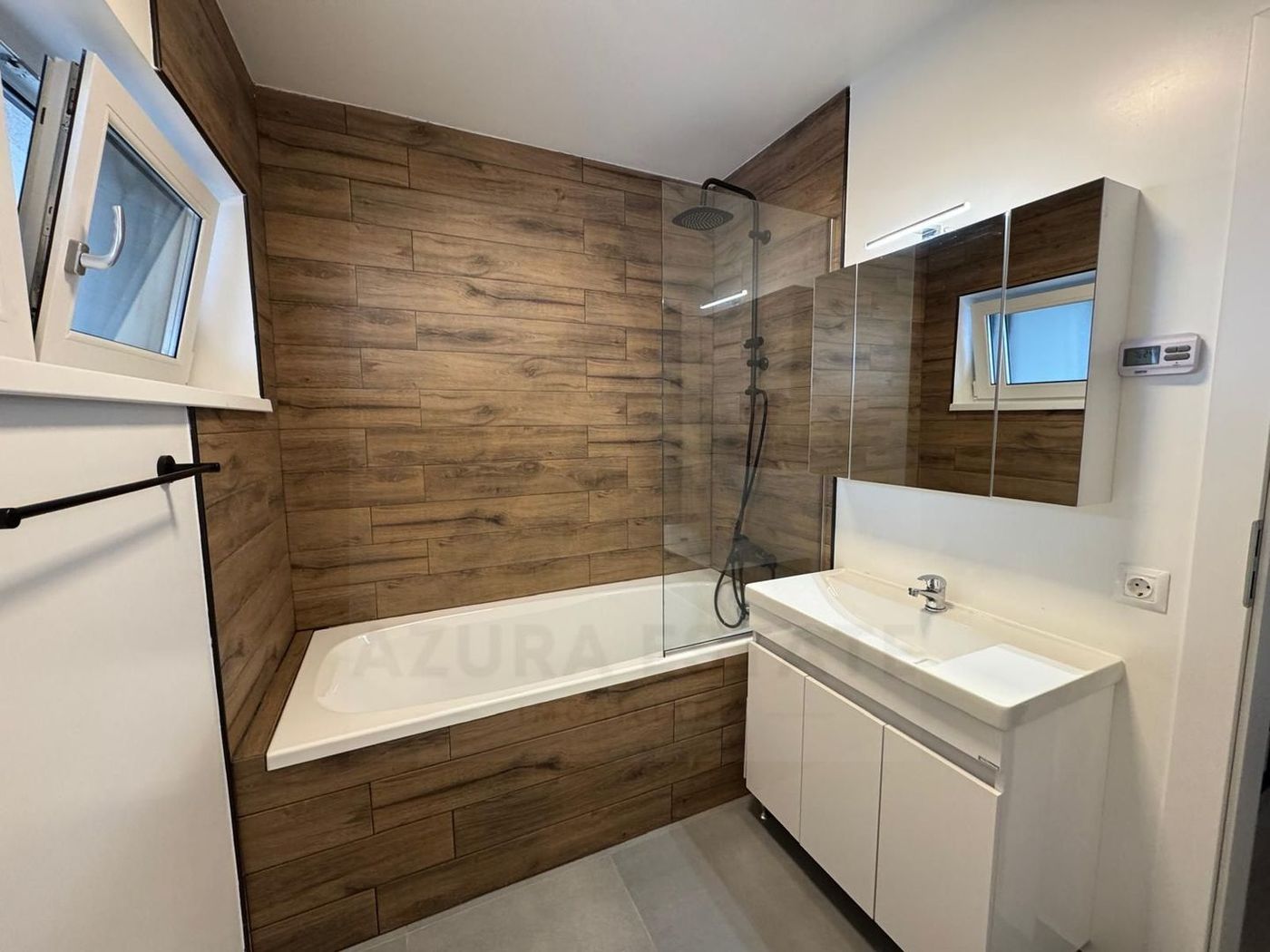 Casa individuala 114 utili 4 camere 2 bai si curte 215 mp in Selimbar