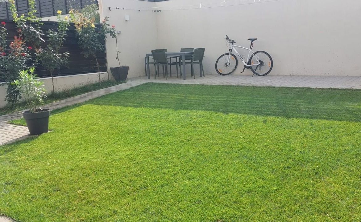 De vânzare casă premium tip duplex,  vedere spre Lacul Brates, comision 0%