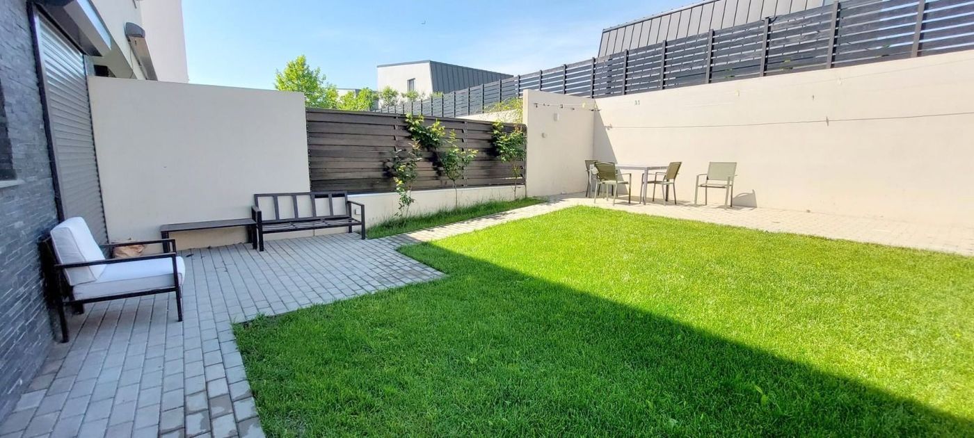 De vânzare casă premium tip duplex,  vedere spre Lacul Brates, comision 0%